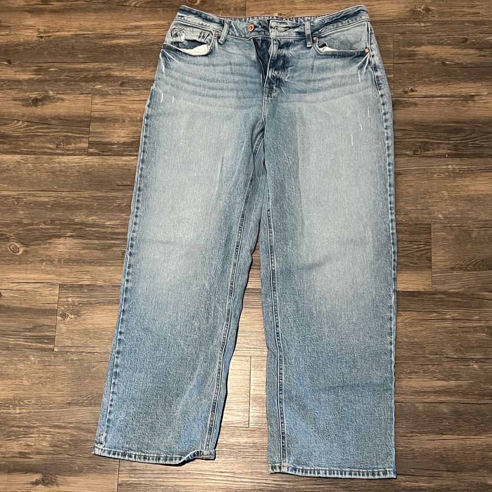 Relaxed Boyfriend Jeans in Light Blue Wash